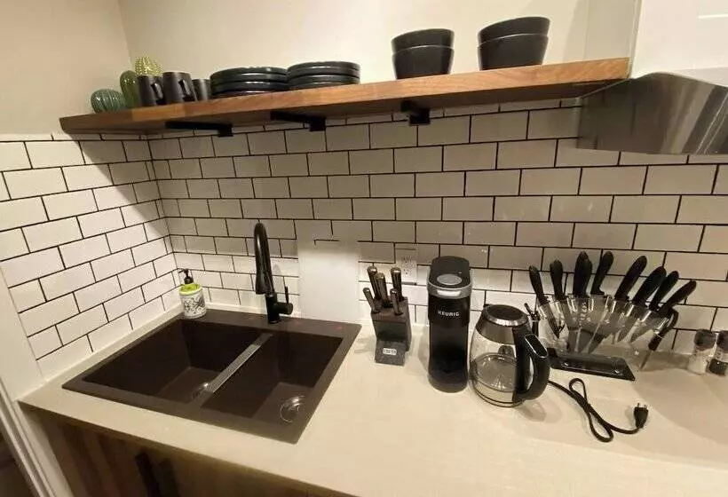 پانسیون Brand New Modern Flat 2br1ba Whyte And University