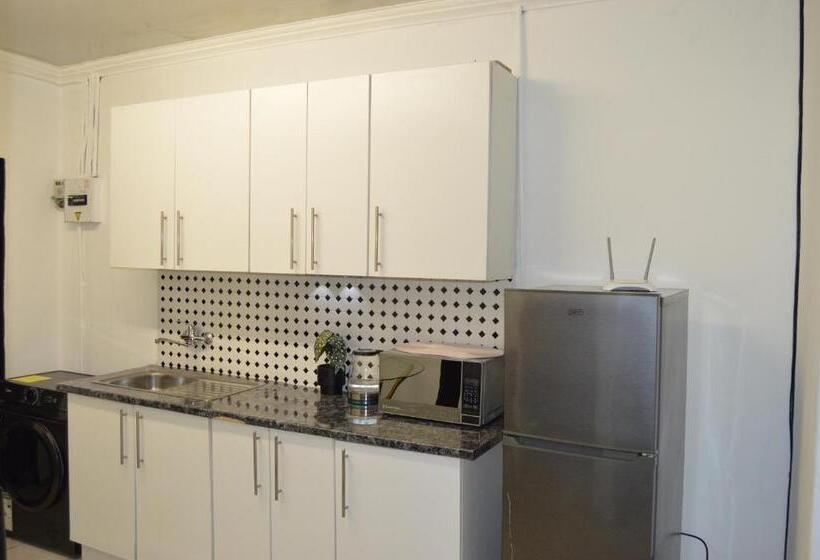 بنسيون Cozy Inn