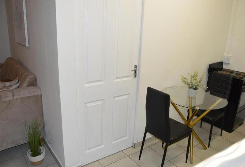 بنسيون Cozy Inn