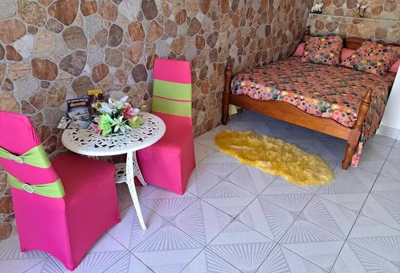 هاستل Kanalu Land