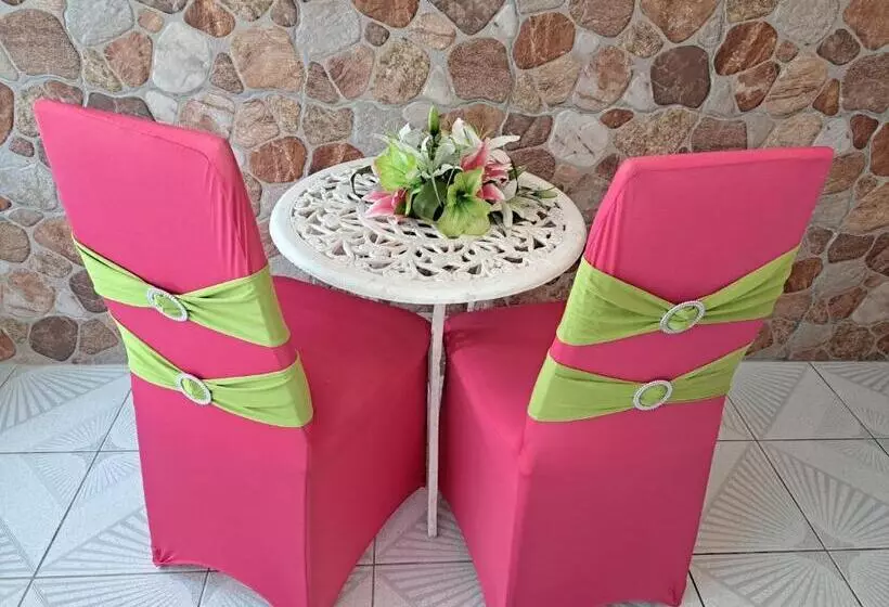 هاستل Kanalu Land