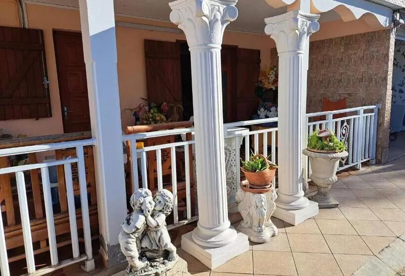 هاستل Kanalu Land