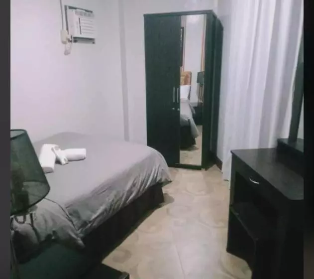 Hotelli Daily Travellers Inn & Suites