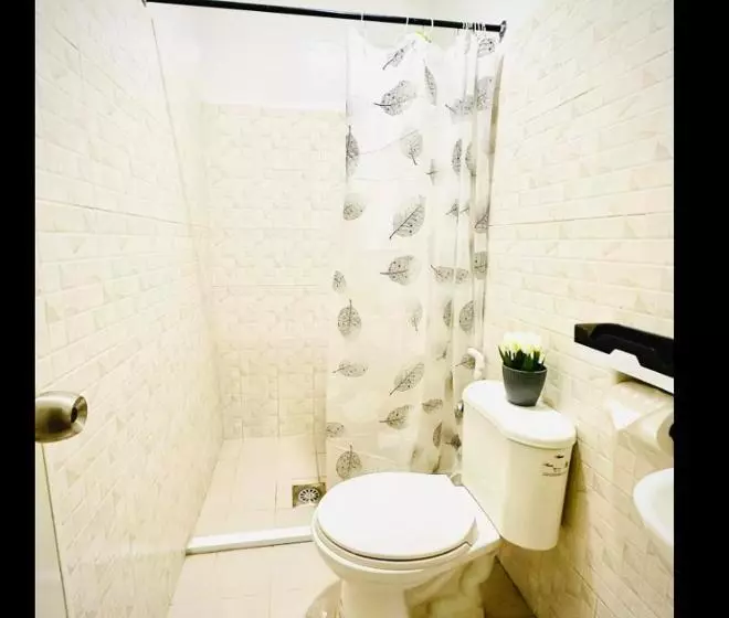 Hotelli Daily Travellers Inn & Suites