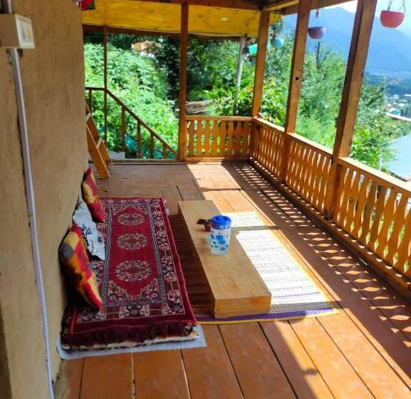 בית מלון כפרי Muse Meadow Huts & Homestay