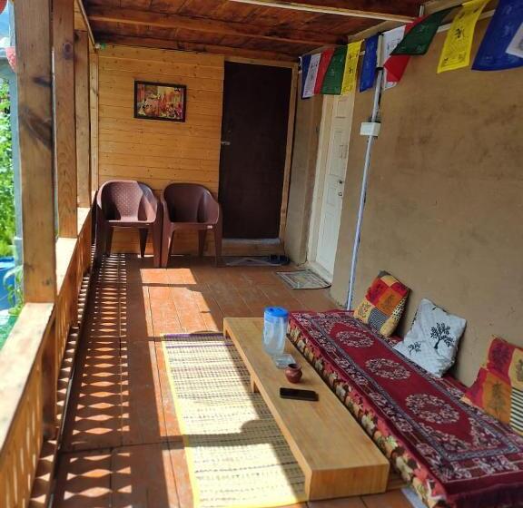 בית מלון כפרי Muse Meadow Huts & Homestay