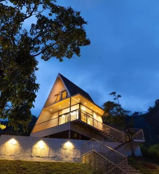 Hotelli Tomorrowland Farms And Suites