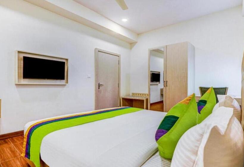 Отель White House Near Prem Mandir