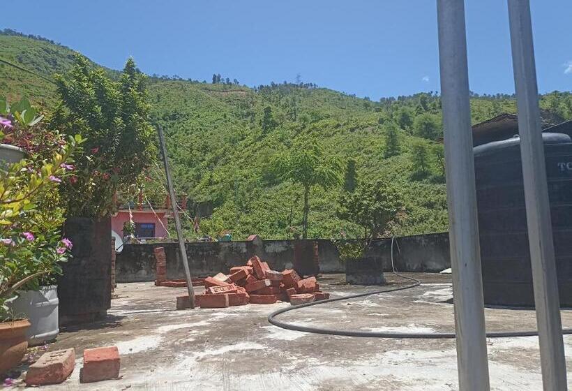 مُتل Laliguras Hotel And Lodge