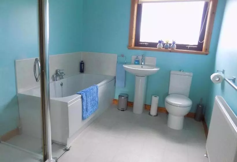 Majatalo 2 Br On Bus Route To Sty Town   No Breakfast   Crockery Cutlery Tidy Up Offered