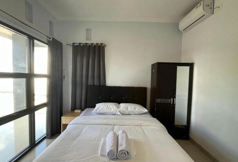 פנסיון Larissa Guest House