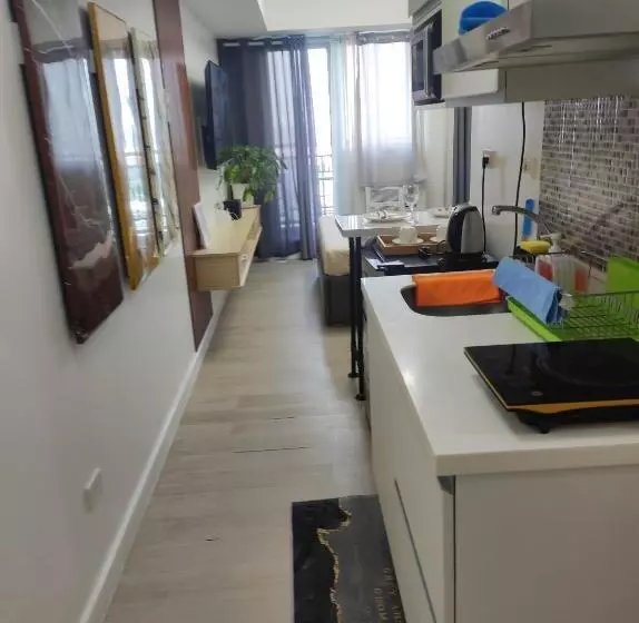 ユースホステル Azure North Condominium Pampanga By Monette