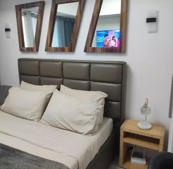 ユースホステル Azure North Condominium Pampanga By Monette