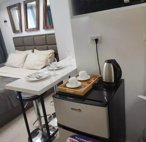 ユースホステル Azure North Condominium Pampanga By Monette
