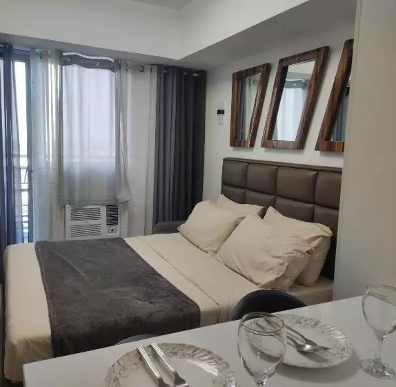 ユースホステル Azure North Condominium Pampanga By Monette