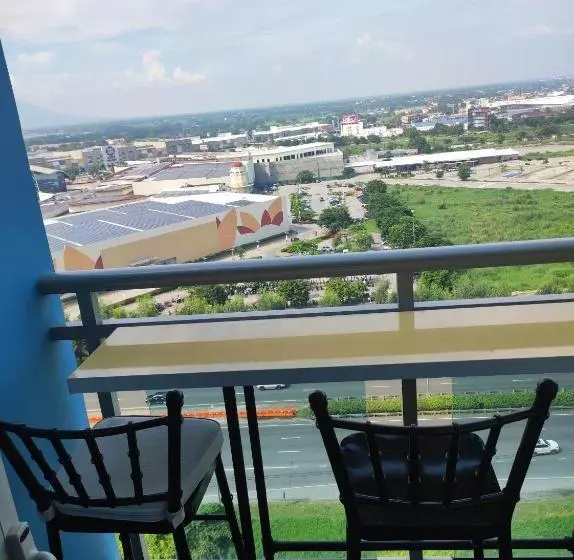ユースホステル Azure North Condominium Pampanga By Monette