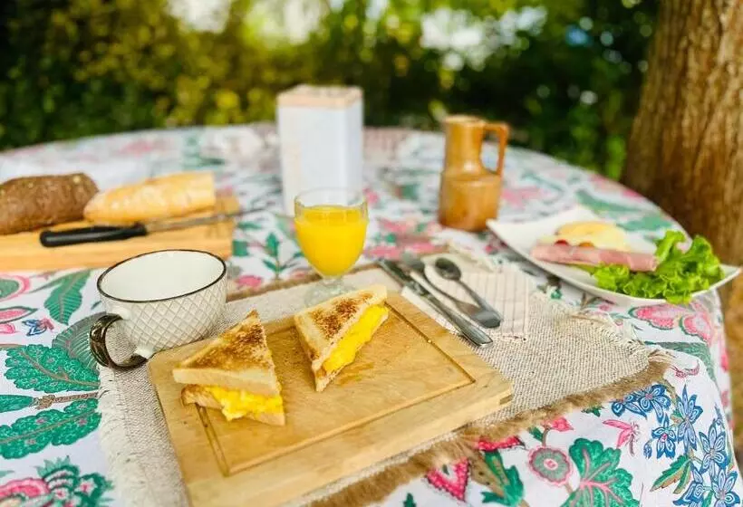 Aamiaismajoitus (B&B) Cottage Du Lac