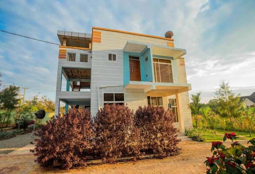 هتل Kilimanjaro Home Of Travelers