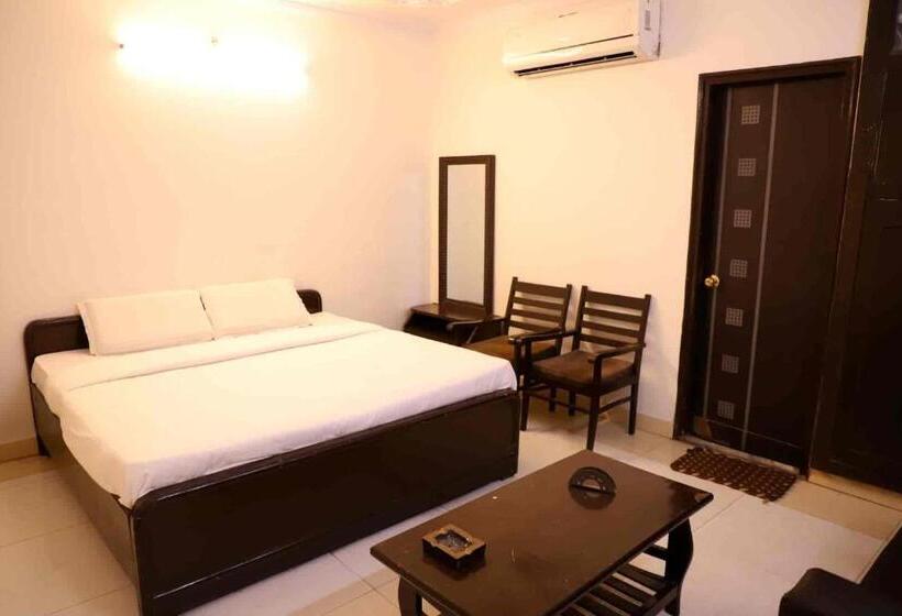 فندق Rohit Residency