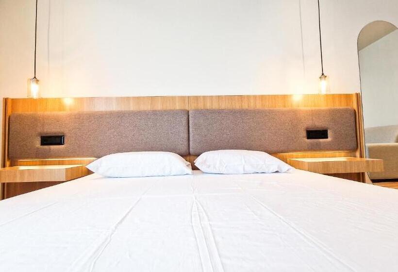 ホテル Sunset Shoreline Saranda   Sea View   Free Private Parking   Pool