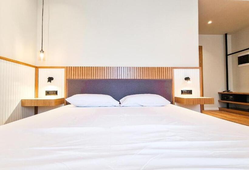 ホテル Sunset Shoreline Saranda   Sea View   Free Private Parking   Pool