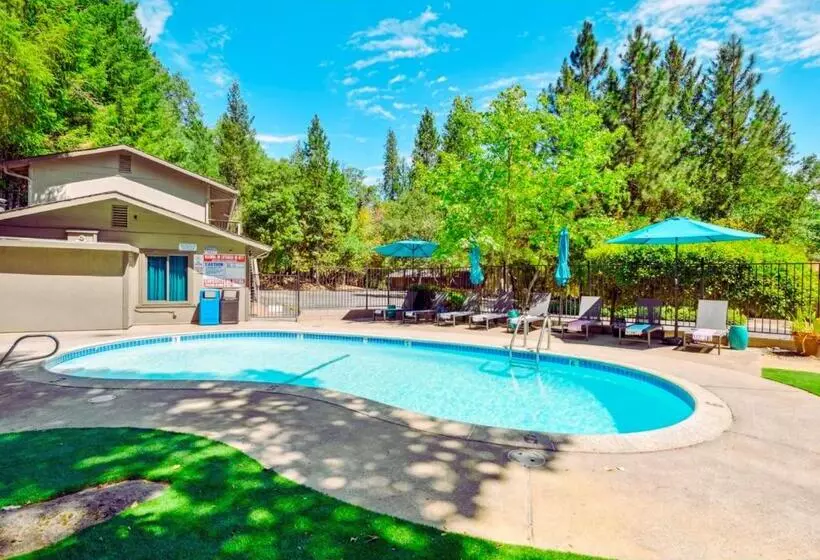 Hotelli The Fainting Couch Boutique