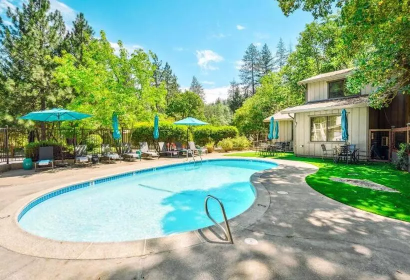 Hotelli The Fainting Couch Boutique