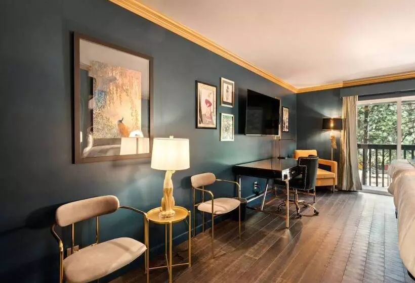 Hotelli The Fainting Couch Boutique