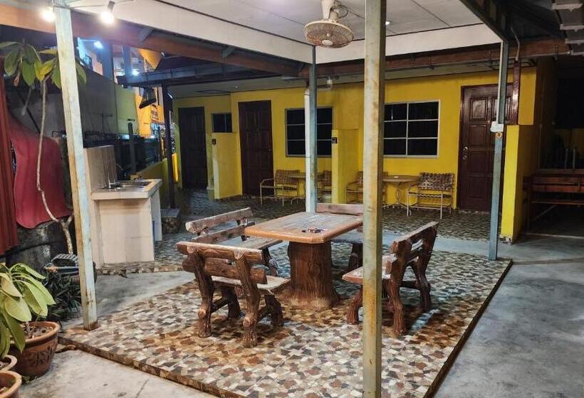 מוטל Lagenda Resthouse Cenang Beach