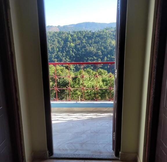 پانسیون Vati Guesthouse