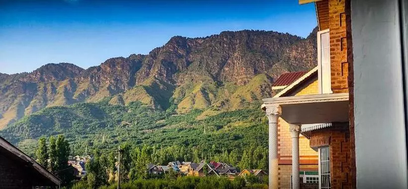 ペンション Zabarwan Peaks Guesthouse
