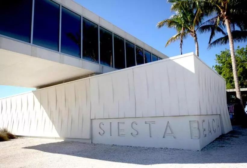 ユースホステル Siesta Key Haven   Beachside Pool Villa