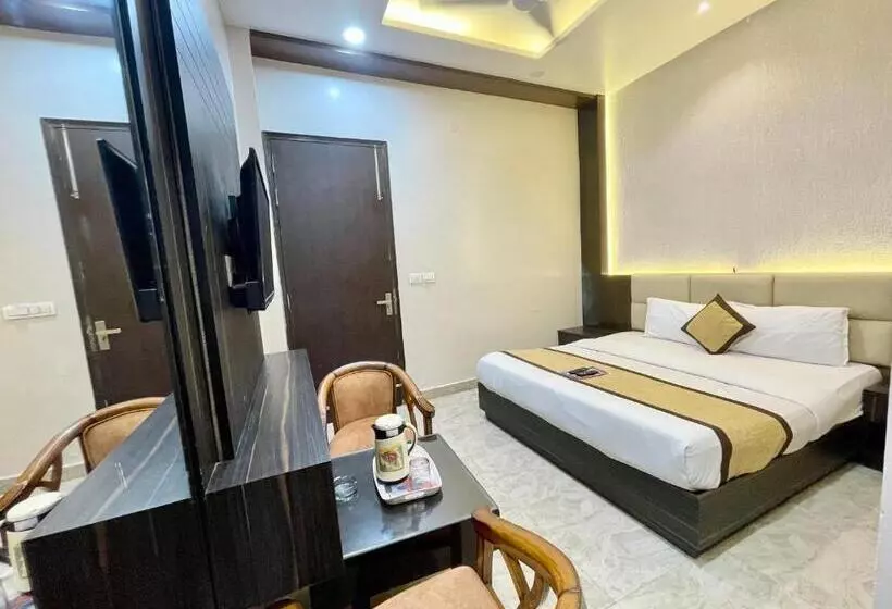 Le Grace ! Haridwar होटल ले ग्रेस, ஹோட்டல் லீ கிரேஸ் Fully Air Conditioned Hotel, Lift Wifi And Park