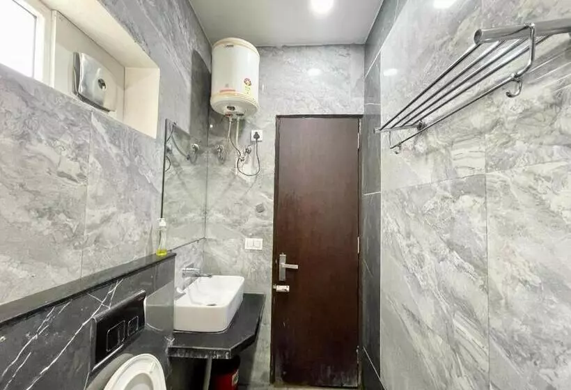 Le Grace ! Haridwar होटल ले ग्रेस, ஹோட்டல் லீ கிரேஸ் Fully Air Conditioned Hotel, Lift Wifi And Park