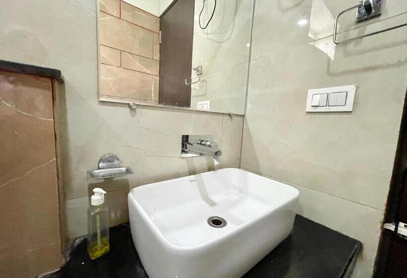 Le Grace ! Haridwar होटल ले ग्रेस, ஹோட்டல் லீ கிரேஸ் Fully Air Conditioned Hotel, Lift Wifi And Park