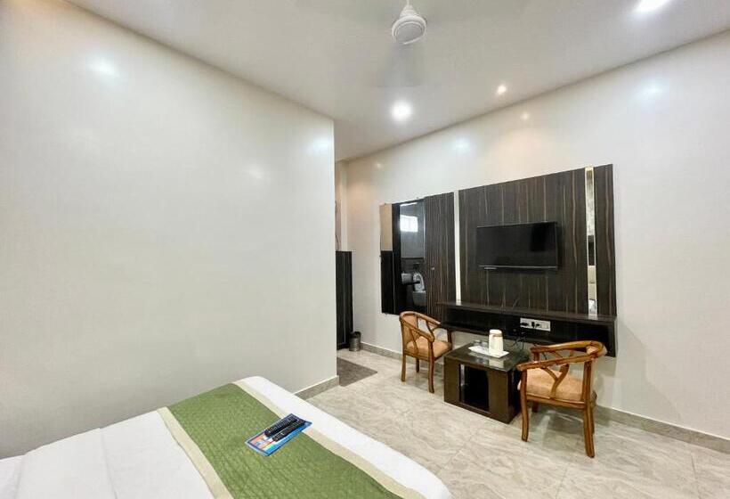 Le Grace ! Haridwar होटल ले ग्रेस, ஹோட்டல் லீ கிரேஸ் Fully Air Conditioned Hotel, Lift Wifi And Park