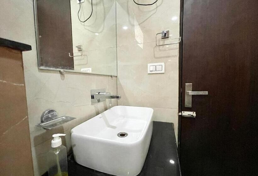 Le Grace ! Haridwar होटल ले ग्रेस, ஹோட்டல் லீ கிரேஸ் Fully Air Conditioned Hotel, Lift Wifi And Park