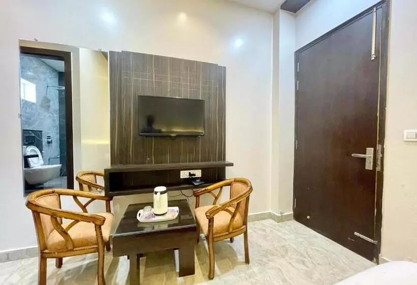 Le Grace ! Haridwar होटल ले ग्रेस, ஹோட்டல் லீ கிரேஸ் Fully Air Conditioned Hotel, Lift Wifi And Park