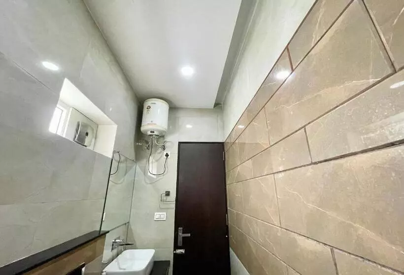 Le Grace ! Haridwar होटल ले ग्रेस, ஹோட்டல் லீ கிரேஸ் Fully Air Conditioned Hotel, Lift Wifi And Park