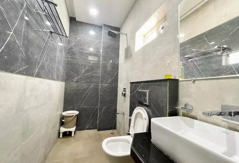 Le Grace ! Haridwar होटल ले ग्रेस, ஹோட்டல் லீ கிரேஸ் Fully Air Conditioned Hotel, Lift Wifi And Park