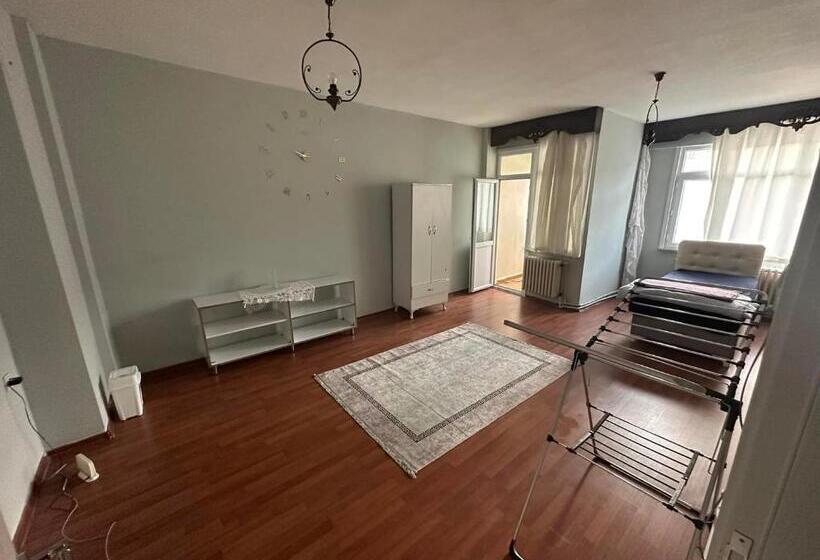 Pensionat Private Room In İstanbul 2 Mins To Metrobüs In Shared Apartment