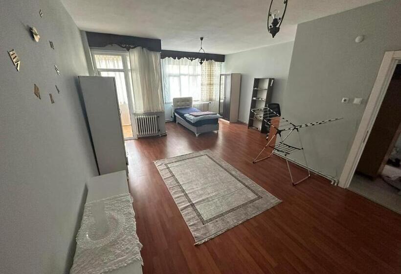 Pensionat Private Room In İstanbul 2 Mins To Metrobüs In Shared Apartment