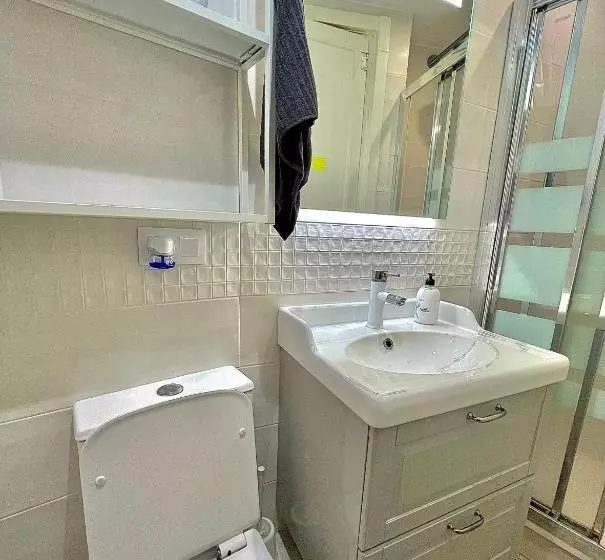 هاستل Private Rooms Near Parallel Av