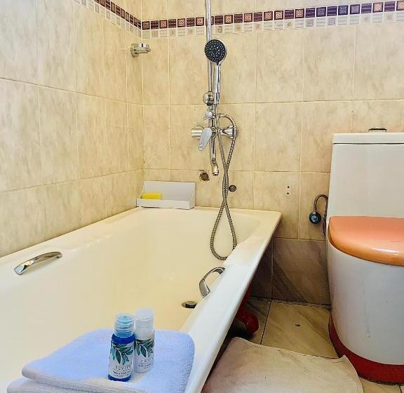 تختخواب و صبحانه Bgh Lodge