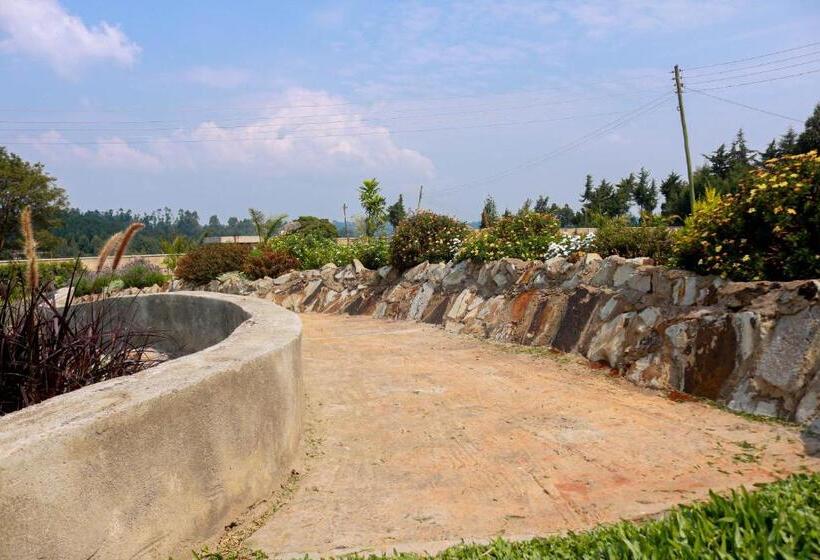 هتل Rumwe Garden And Resort