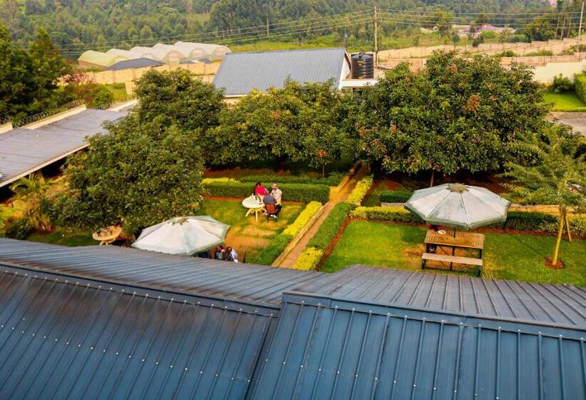 هتل Rumwe Garden And Resort