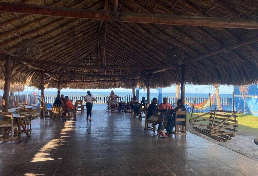 پانسیون Room In Cabin Cabana With Breakfast And Pool On The Beach