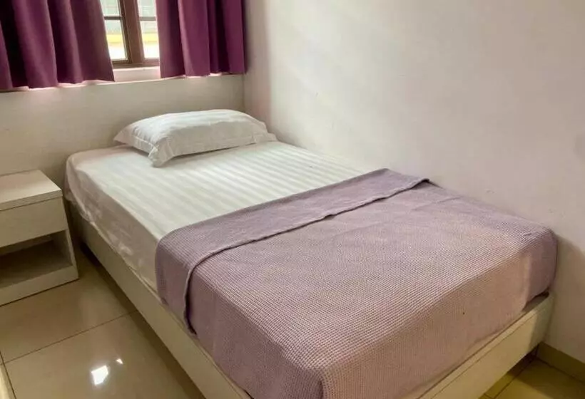 Lavender Riverside Hotel Hostel