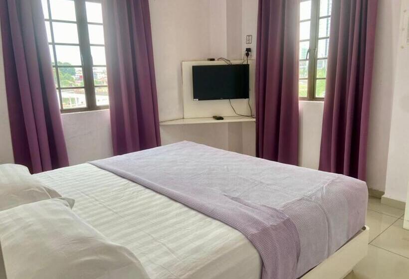 Lavender Riverside Hotel Hostel