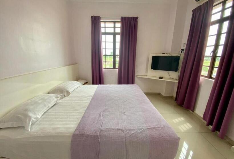 Lavender Riverside Hotel Hostel